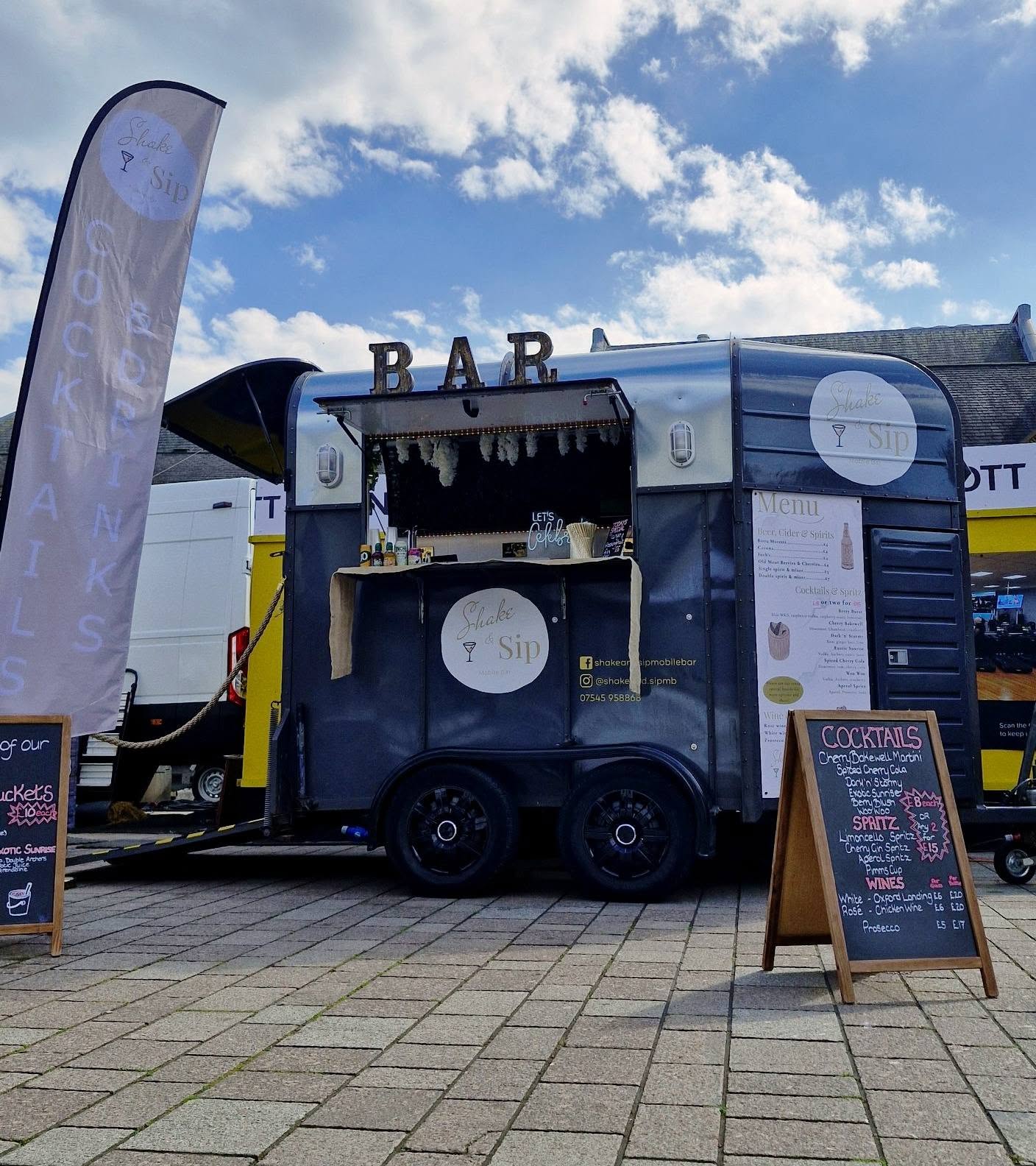 Shake & Sip Horsebox Bar set up for service